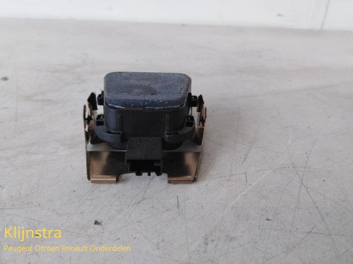 Gebruikte Sensor regen Peugeot 2008 (CU) Prijs op aanvraag aangeboden door Fa. Klijnstra & Zn. VOF