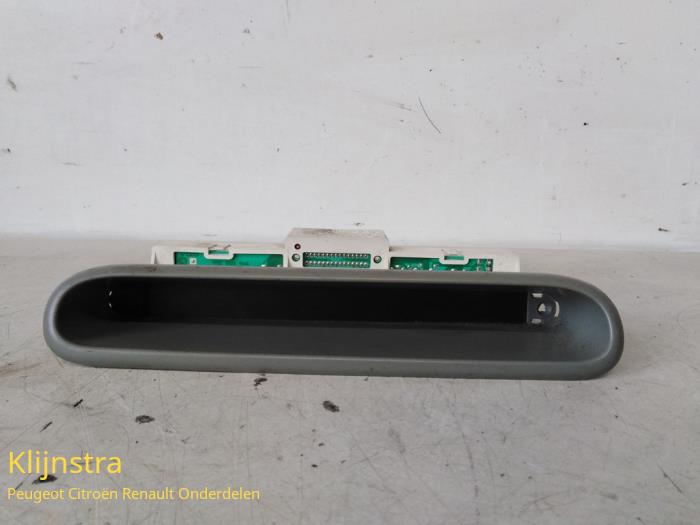 Gebruikte Display Interieur Renault Twingo (C06) 1.2 Prijs € 65,00 Margeregeling aangeboden door Fa. Klijnstra & Zn. VOF