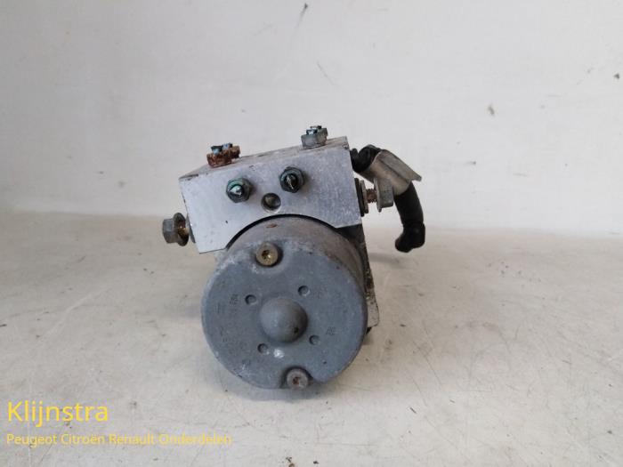 Gebruikte ABS Pomp Peugeot 306 (7A/C/S) 1.9 D Prijs € 50,00 Margeregeling aangeboden door Fa. Klijnstra & Zn. VOF