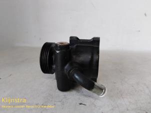Pomp Servo van een Peugeot 605 (6B) 3.0 SV 1992