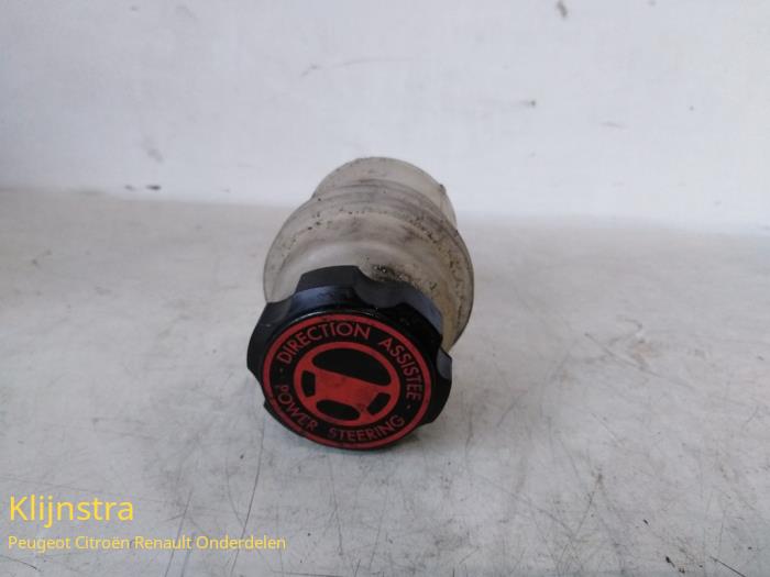 Gebruikte Servo Oliereservoir Citroen Saxo 1.4i SX,VSX Prijs € 25,00 Margeregeling aangeboden door Fa. Klijnstra & Zn. VOF