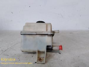 Gebruikte Stuurbekrachtiging Olie Reservoir Citroen Jumpy (BS/BT/BY/BZ) 1.9TD Prijs op aanvraag aangeboden door Fa. Klijnstra & Zn. VOF
