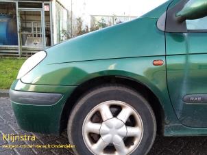 Gebruikte Voorscherm links Renault Scénic I (JA) 1.6 16V Prijs € 75,00 Margeregeling aangeboden door Fa. Klijnstra & Zn. VOF