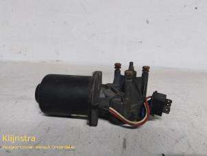 Gebruikte Ruitenwissermotor voor Peugeot 505 Break (551D) 2.0 GL,GR,SR,SX Prijs op aanvraag aangeboden door Fa. Klijnstra & Zn. VOF