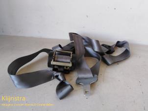 Gebruikte Veiligheidsgordel rechts-voor Peugeot 406 (8B) 1.8 16V Prijs € 55,00 Margeregeling aangeboden door Fa. Klijnstra & Zn. VOF
