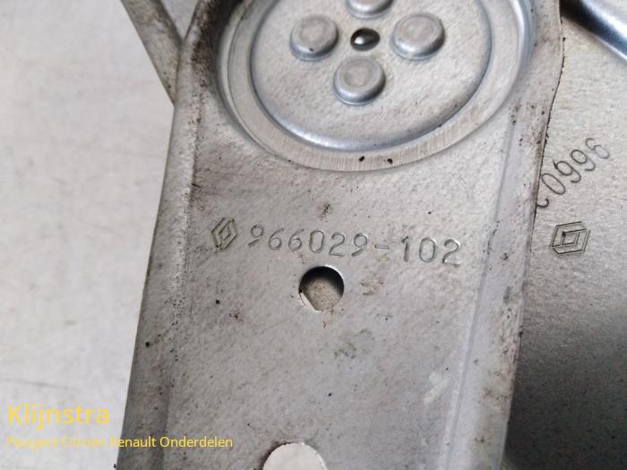 Ruitmechaniek 4Deurs rechts-voor van een Renault Megane 2010