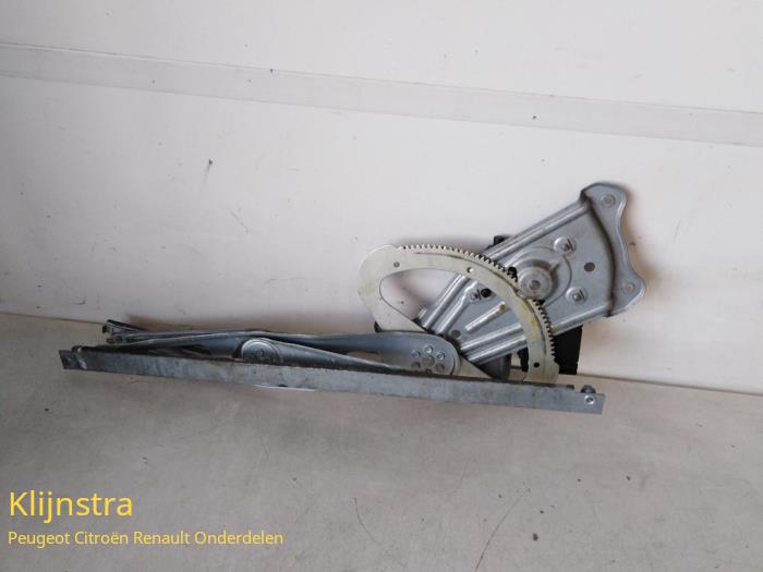 Ruitmechaniek 4Deurs rechts-voor van een Renault Megane 2010