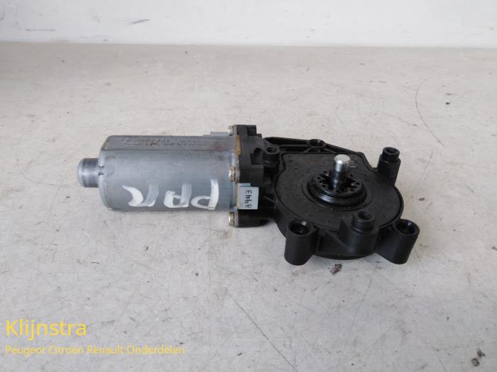 Raammotor Portier van een Peugeot Partner 1.9 D 1999