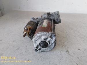 Startmotor van een Peugeot 406 Coupé (8C) 2.9 V6 24V 1998