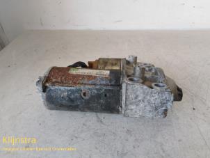 Startmotor van een Peugeot 406 Coupé (8C) 2.9 V6 24V 1998