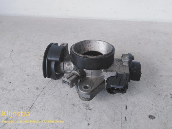 Gebruikte Gasklephuis Peugeot 306 (7D) 1.6 Prijs € 70,00 Margeregeling aangeboden door Fa. Klijnstra & Zn. VOF