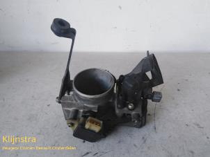 Gebruikte Gasklephuis Peugeot 406 (8B) 1.8 S,SL,ST,STX 16V Prijs op aanvraag aangeboden door Fa. Klijnstra & Zn. VOF