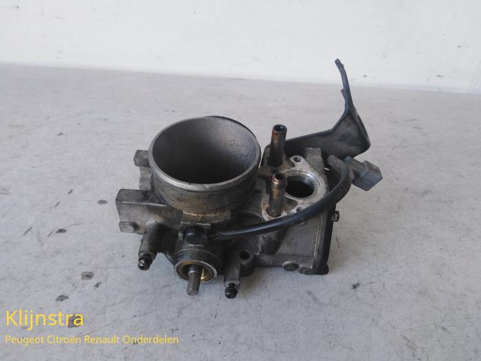 Gebruikte Gasklephuis Peugeot 605 (6B) 2.0 SLi,Pleiade 16V Prijs op aanvraag aangeboden door Fa. Klijnstra & Zn. VOF