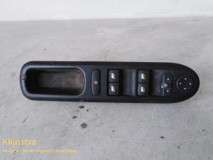 Gebruikte Elektrisch Raam Schakelaar Peugeot 407 Prijs op aanvraag aangeboden door Fa. Klijnstra & Zn. VOF