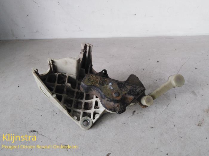 Gebruikte Versnellingsbak Steun Peugeot 307 Prijs € 78,65 Inclusief btw aangeboden door Fa. Klijnstra & Zn. VOF