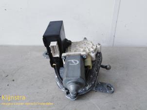 Gebruikte Achterklep motor Peugeot 607 (9D/U) 2.7 HDi V6 24V Prijs € 199,00 Margeregeling aangeboden door Fa. Klijnstra & Zn. VOF