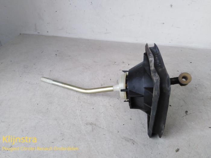 Gebruikte Schakelmechaniek Peugeot 106 II 1.4 XN,XR,XS,XT Prijs op aanvraag aangeboden door Fa. Klijnstra & Zn. VOF