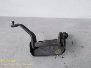 Gebruikte Versnellingsbak Steun Peugeot 106 II 1.4 XN,XR,XS,XT Prijs op aanvraag aangeboden door Fa. Klijnstra & Zn. VOF