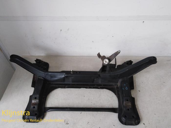 Gebruikte Subframe Peugeot 205 CJ,CT,CTi (741B/20D) 1.1 CJ Prijs € 135,00 Margeregeling aangeboden door Fa. Klijnstra & Zn. VOF