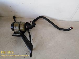 Gebruikte Servo Oliereservoir Peugeot Boxer (244) 2.8 HDi 127 Prijs op aanvraag aangeboden door Fa. Klijnstra & Zn. VOF