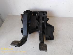 Gebruikte Pedalen Set Peugeot Boxer (U9) 2.2 HDi 100 Euro 4 Prijs op aanvraag aangeboden door Fa. Klijnstra & Zn. VOF