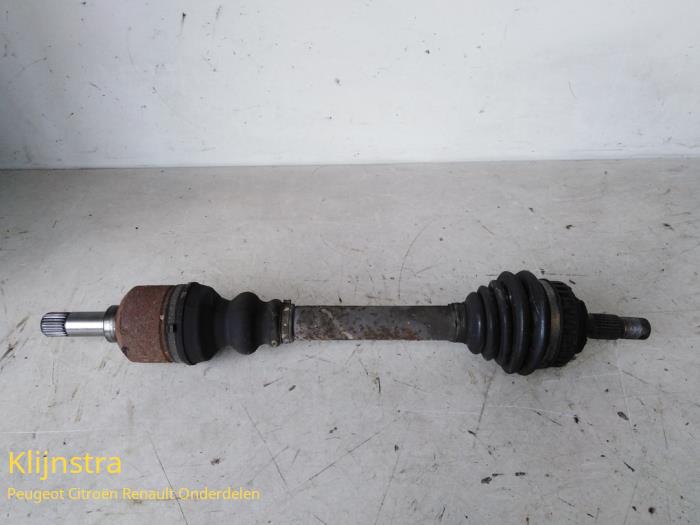 Gebruikte Steekas links-voor Peugeot 306 (7A/C/S) 2.0 16V Prijs € 50,00 Margeregeling aangeboden door Fa. Klijnstra & Zn. VOF