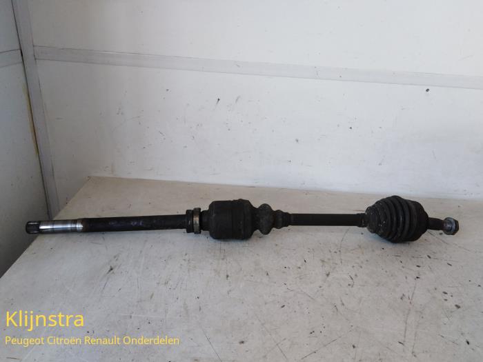 Gebruikte Steekas rechts-voor Peugeot 306 (7B) 1.9 SRdt,STdt Prijs op aanvraag aangeboden door Fa. Klijnstra & Zn. VOF