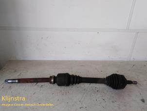 Gebruikte Aandrijfas rechts-voor Peugeot 406 Coupé (8C) 2.9 V6 24V Prijs op aanvraag aangeboden door Fa. Klijnstra & Zn. VOF