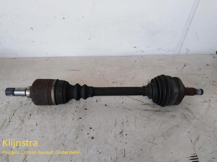 Gebruikte Aandrijfas links-voor Peugeot 806 2.0 Turbo SR,ST,SV,Pullman Prijs op aanvraag aangeboden door Fa. Klijnstra & Zn. VOF