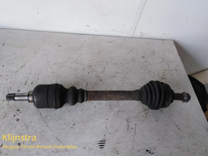 Gebruikte Steekas links-voor Peugeot 406 (8B) 1.8 16V Prijs op aanvraag aangeboden door Fa. Klijnstra & Zn. VOF