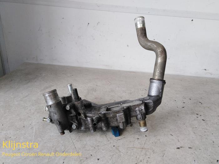 Gebruikte Thermostaathuis Peugeot 406 Break (8E/F) 2.0 HDi 110 FAP Prijs € 145,00 Margeregeling aangeboden door Fa. Klijnstra & Zn. VOF