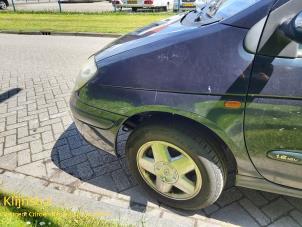 Gebruikte Scherm links-voor Renault Scénic I (JA) 1.6 16V Prijs € 75,00 Margeregeling aangeboden door Fa. Klijnstra & Zn. VOF