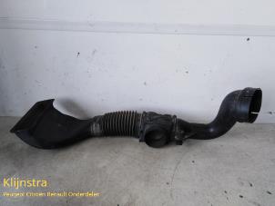 Gebruikte Luchtinlaat slang Peugeot 306 (7A/C/S) 1.4 XN,XR,XA,XRA Prijs op aanvraag aangeboden door Fa. Klijnstra & Zn. VOF