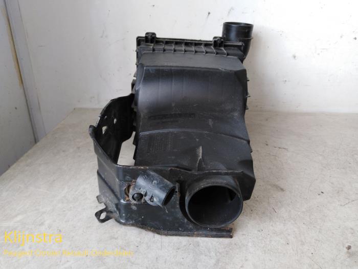 Gebruikte Luchtfilterhuis Peugeot 206 (2A/C/H/J/S) 2.0 XS,XT HDi Prijs op aanvraag aangeboden door Fa. Klijnstra & Zn. VOF