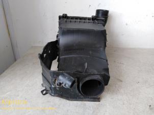 Gebruikte Luchtfilterhuis Peugeot 206 (2A/C/H/J/S) 2.0 XS,XT HDi Prijs op aanvraag aangeboden door Fa. Klijnstra & Zn. VOF