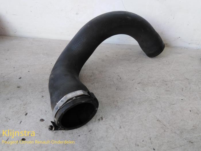 Gebruikte Intercooler Slang Peugeot 407 (6D) 1.6 HDi 16V Prijs € 39,00 Margeregeling aangeboden door Fa. Klijnstra & Zn. VOF