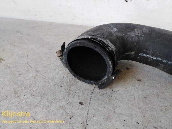 Intercooler Slang van een Peugeot 407 (6D) 2.0 HDiF 16V 2005