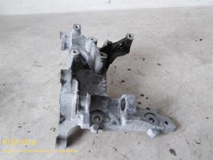 Gebruikte Dynamosteun boven Peugeot 3008 Prijs op aanvraag aangeboden door Fa. Klijnstra & Zn. VOF