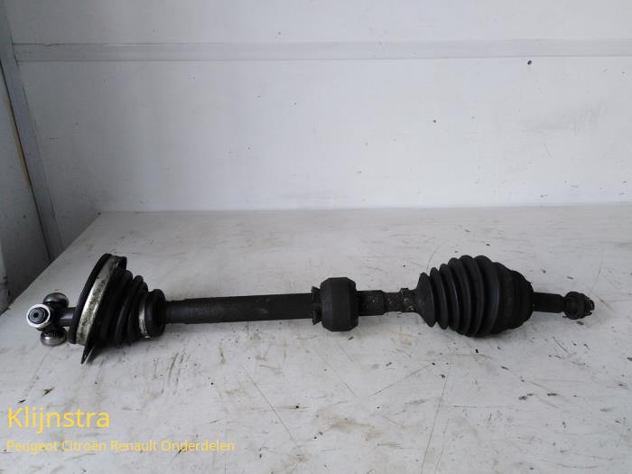 Gebruikte Aandrijfas links-voor Renault Laguna I Grandtour (K56) 1.8 RN,RT Prijs op aanvraag aangeboden door Fa. Klijnstra & Zn. VOF