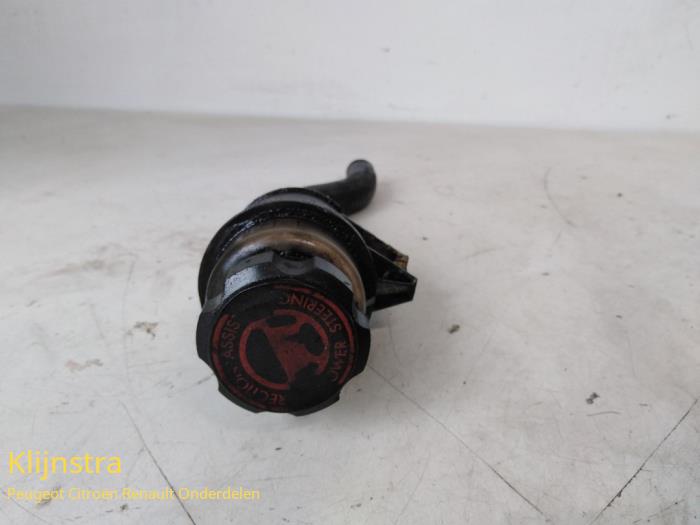 Gebruikte Servo Oliereservoir Peugeot 206 (2A/C/H/J/S) 1.6 HDi 16V Prijs € 35,00 Margeregeling aangeboden door Fa. Klijnstra & Zn. VOF
