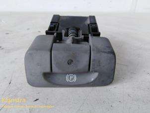 Gebruikte Schakelaar handrem Renault Megane Scenic Prijs € 39,99 Margeregeling aangeboden door Fa. Klijnstra & Zn. VOF