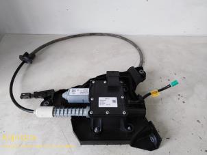 Gebruikte Handrem Mechaniek Peugeot 3008 Prijs op aanvraag aangeboden door Fa. Klijnstra & Zn. VOF