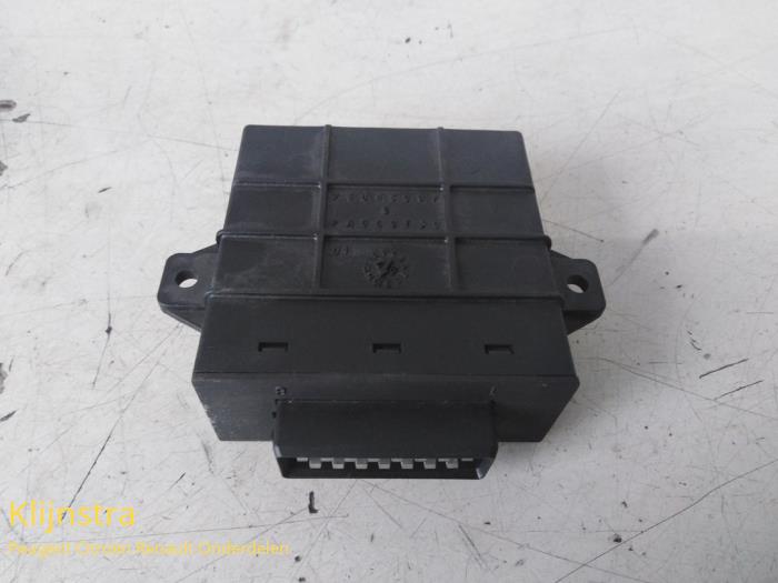 ABS Computer van een Peugeot 405 I (15B) 1.9 MI 16 X4 1992