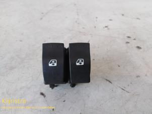 Gebruikte Elektrisch Raam Schakelaar Renault Laguna II (BG) 1.8 16V Prijs € 25,00 Margeregeling aangeboden door Fa. Klijnstra & Zn. VOF