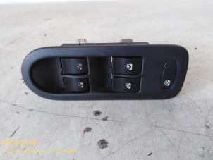 Gebruikte Ruit schakelaar elektrisch Renault Megane Scenic Prijs op aanvraag aangeboden door Fa. Klijnstra & Zn. VOF