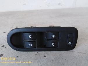 Gebruikte Ruit schakelaar elektrisch Renault Megane Scenic Prijs op aanvraag aangeboden door Fa. Klijnstra & Zn. VOF