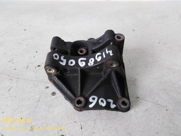 Gebruikte Dynamosteun onder Peugeot 206 (2A/C/H/J/S) 1.6 16V Prijs op aanvraag aangeboden door Fa. Klijnstra & Zn. VOF