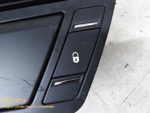 Gebruikte Centrale deurvergrendeling Schakelaar Citroen C4 Picasso (UD/UE/UF) 1.8 16V Prijs op aanvraag aangeboden door Fa. Klijnstra & Zn. VOF