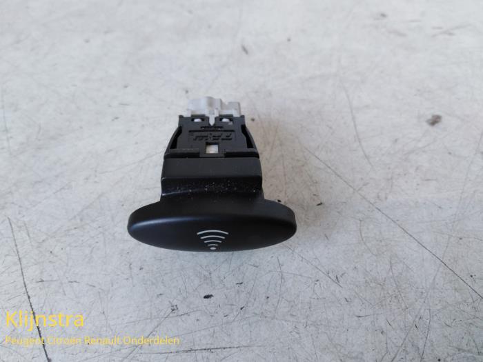 Gebruikte Alarm sensor Citroen C5 I Berline (DC) 2.0 16V Prijs op aanvraag aangeboden door Fa. Klijnstra & Zn. VOF