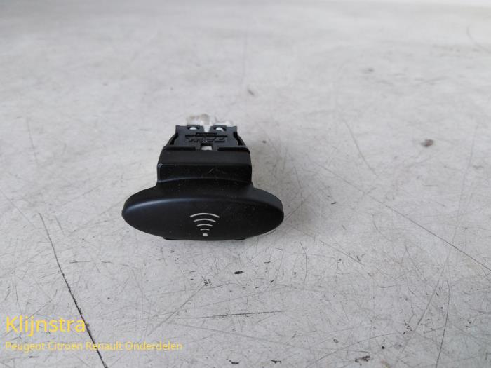 Gebruikte Alarm sensor Citroen C5 I Break (DE) 2.0 16V Prijs op aanvraag aangeboden door Fa. Klijnstra & Zn. VOF